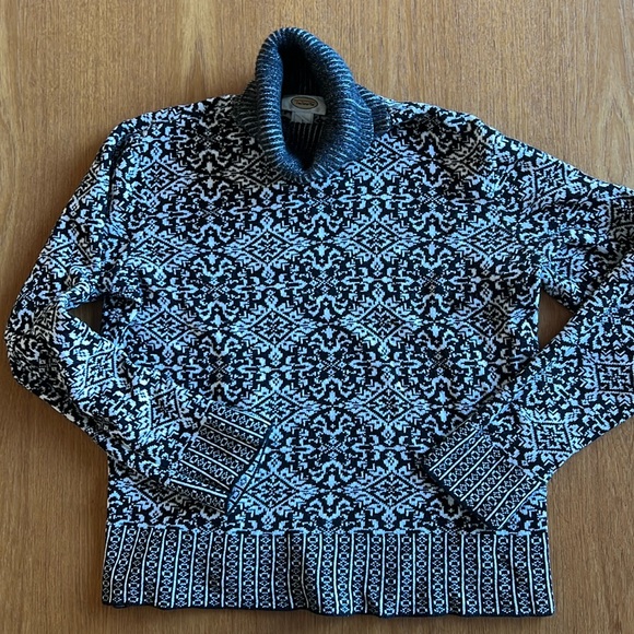 Fine knit sweater - perfect for cooler days! - Picture 1 of 4